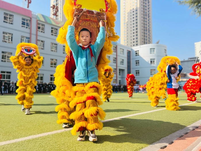 现了他卓越